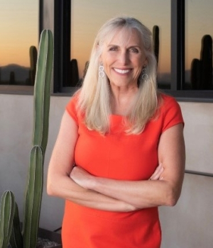 Janelle Curry, Arizado Real Broker